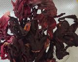 Foto del paso 1 de la receta: Tereré de hibisco endulzado con glicina 🌺 Infusión fresca antinflamatoria de yerba mate e hibiscus