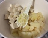 Foto langkah ke 1 dari resep Semur kentang tahu.