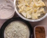 A picture of step 1 of Paneer Makhni Handi.