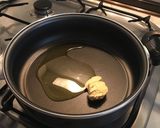 Foto del paso 1 de la receta: Muslitos de pollo en salsa de cebolla