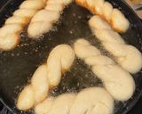A picture of step 8 of Korean sticky rice donuts (꽈배기).