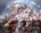 A picture of step 3 of Cream of mushrooms and sausages soup.