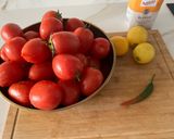 A picture of step 1 of Tomato Jam with Green Chili and Black Pepper.