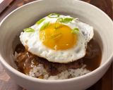 A picture of step 4 of Hawaiian Loco Moco.