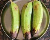 A picture of step 1 of Raw banana chips.