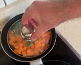 Foto del paso 4 de la receta: Arroz con rape y gambones, calabaza y espinacas