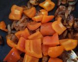 A picture of step 4 of Chilli Mushrooms & Bell Peppers 😁.
