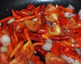 Foto langkah ke 4 dari resep Ayam Kampung Goreng Tapioka Sambal Tomat.