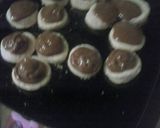 Foto del paso 4 de la receta: Galletitas con dulce de leche y chocolate