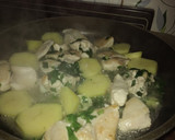 Foto del paso 1 de la receta: Pechugas al verdeo y champignones light proteicas