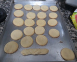 Foto del paso 3 de la receta: Galletitas de masa sabble bañadas en chocolate