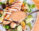 Hình bước làm 4 của món Salad Phi Lê Gà Áp Chảo Sốt Mè Rang
