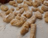 Csirkemájas ragu krumplis galuskával recept fázis 4 fotója