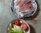 Une image de l'étape 3 de Hauts de côtelettes d'agneau rôtis avec pommes de terre 🧈🥩🥔🍅🌶.