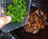 Foto langkah ke 4 dari resep Tongkol Pedas Kemangi.
