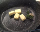Foto del passaggio 4 della ricetta Filetto di maiale con salsa di cipolle e aceto balsamico