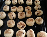 Foto del paso 9 de la receta: Pancitos de maíz con pasas de uva