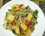 รูปขั้นตอนการทำที่ 3 ของ ผัด​ถั่วงอก​เต้าหู้​หมูสับ​