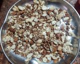 A picture of step 3 of Dates Dryfruit Roll.