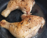 Foto del paso 1 de la receta: Cuarto de pollo asado en sartén