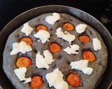 Foto del passaggio 5 della ricetta Focaccia tricolore 🌿⚪🍅
