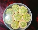 A picture of step 4 of Matcha roll.
