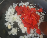 Foto del paso 2 de la receta: Contramuslos de pollo en salsa de pimientos del piquillo