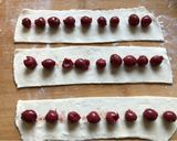 Meggyes csigatekercs leveles tésztából recept fázis 4 fotója