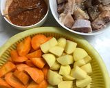 Hình bước làm 3 của món Gà Nấu Cá Mòi