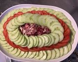 Une image de l'étape 6 de Salade de concombre et tomates à l endive rouge et persil.