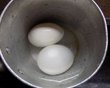 Foto del paso 1 de la receta: Huevos en canoa y huevos rellenos