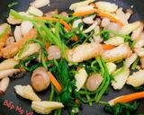 Hình bước làm 3 của món Nui xào nấm,chả cá,đậu hủ và rau củ