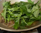 Foto langkah ke 3 dari resep Tumis Kangkung Kilat.