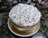 Foto del paso 10 de la receta: Torta rellena de chocolate decorada con chantilly de chocolate