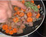 Foto del paso 5 de la receta: Pavo estofado a las finas hierbas