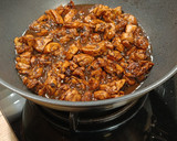 Foto del paso 3 de la receta: Wok de pollo al Jerez con ajo negro