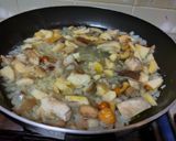 Foto del paso 3 de la receta: Risotto de setas, queso azul y manzana