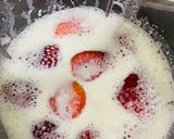 A picture of step 1 of Strawberry smoothie.