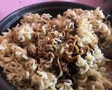 Foto langkah ke 8 dari resep INDOMIE TAWURAN (ala anak kost).