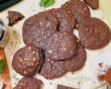 A picture of step 14 of Minty Dark Chocolate Oat Cookies.