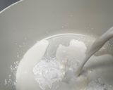 Foto langkah ke 8 dari resep Bolu Susu Lembut dan Ekonomis.
