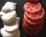 Foto del paso 1 de la receta: Tomates con mozzarella y salmón al horno