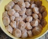 A picture of step 1 of Soyachunks masala.