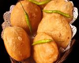 মুগ ডাল খাস্তা কচুরি (Moong Daal khasta kachori recipe in Bengali) রেসিপির ধাপ 9 ছবি