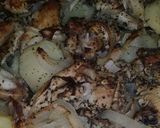 Foto del paso 4 de la receta: Alitas de pollo al horno con papas a la provenzal😀