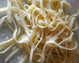 Foto langkah ke 3 dari resep Mie homemade no mesin.