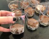 Foto del paso 1 de la receta: Postre de crema, durazno y dulce de leche