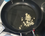 Foto del paso 5 de la receta: Arroz con pulpo, calamares y langostinos