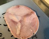 Une image de l'étape 2 de « Crabe » feuilleté au jambon blanc et pesto de fanes de radis.