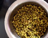 A picture of step 1 of Green pulse salad.